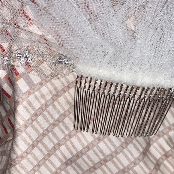 Hand beaded tulle wedding veil, cathedral length - Picture 9 of 9